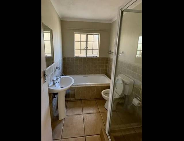 2 BEDROOM PROPERTY TO RENT IN CASTLEVIEW